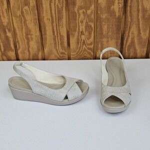 Crocs Leigh Ann Slingback Wedge Womens Sz 8 Beige Metallic Sandals 205261